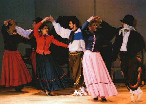 Conjunto Folklórico Pueblo Danza