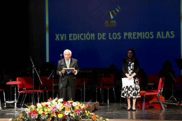 Entrega de plaqueta conmemorativa a "Guarda e Passa"