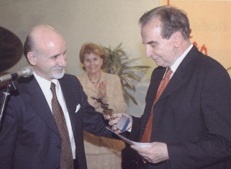 Taco Larreta recibe el premio Alas del Ministro Guillemo Valles