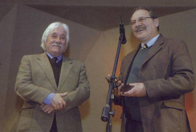 Ricardo Elrich entrega el Premio Alas a Federico Garcia Vigil